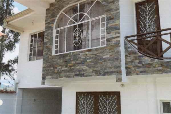 CASA RENTERA EN VENTA UBICADA POR EL SECTOR LOS GERANIOS.