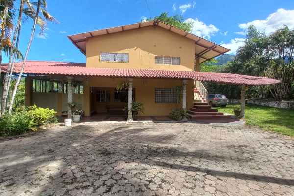 QUINTA CON AMPLIO TERRENO EN VENTA UBICADA EN YUNGUILLA