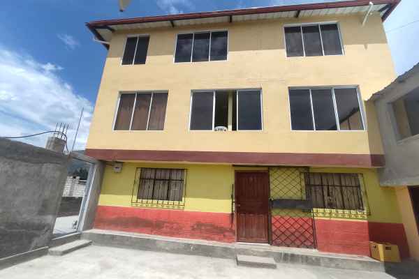 VENTA DE CASA EN LA CIUDAD DE LATACUNGA - EN SAN PEDRO