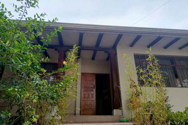 CASA RESIDENCIAL CON AMPLIOS ESPACIOS VERDES, REMIGIO CRESPO