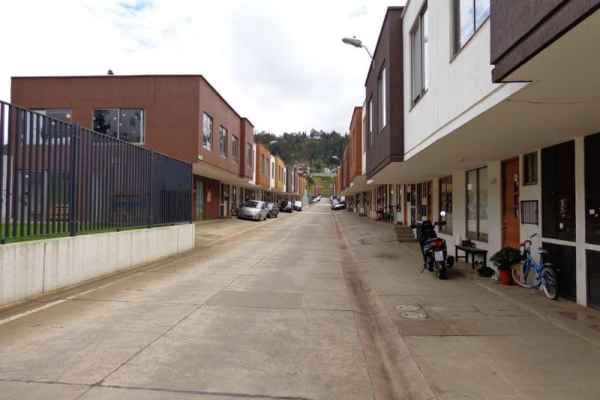 CASA AMOBLADA EN RENTA DENTRO DE CONDOMINIO PRIVADO