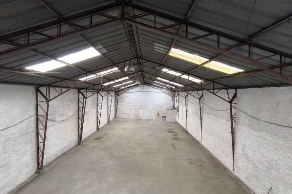 AMPLIA NAVE INDUSTRIAL EN SECTOR DE COMERCIO MAYORISTA