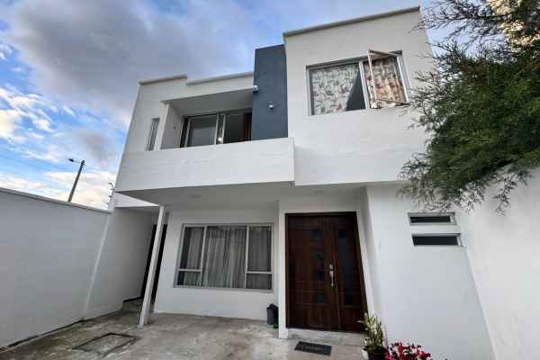 CASA COMERCIAL EN VENTA EN EL VALLE  (LA VICTORIA BAJA)