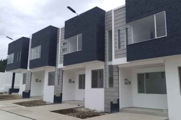 CASA NUEVA DE VENTA EN CUENCA POR EL SECTOR DE BAÑOS