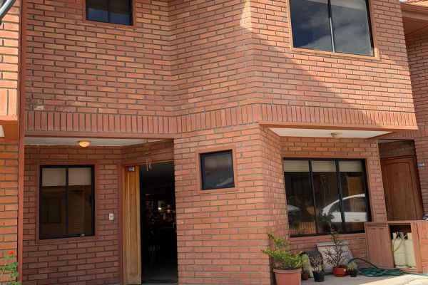 CASA ESPACIOSA EN ZONA SEGURA Y EXCLUSIVA EN CUENCA