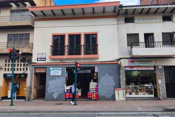 EDIFICIO COMERCIAL EN UBICACION ESTRATEGICA Y COMERCIAL