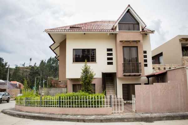 SE VENDE PROPIEDAD CON 2 DEPARTAMENTOS DE ALTA RENTABILIDAD