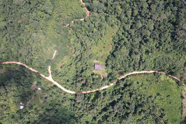 ¡Terreno con casa, y una vista rodeado de ambiente Natural!