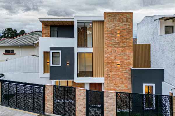 CASA DE VENTA 3 DORMITORIOS SECTOR TRES PUENTES 1 GARAJE