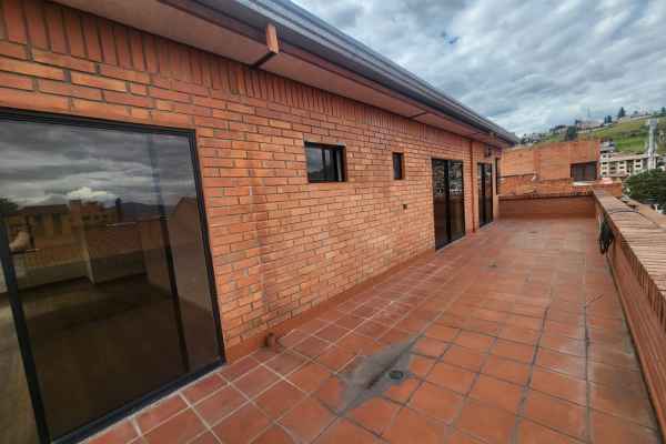 SUPERMAXI LAS AMÉRICAS DUPLEX 3 DORMITORIOS CON TERRAZA