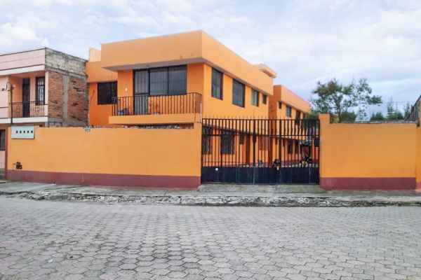 DE VENTA AMPLIA CASA RENTERA DE VENTA AL SUR DE QUITO